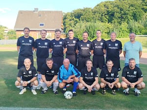 Mannschaftsfoto der Ü32-Herren des FC Bissendorf